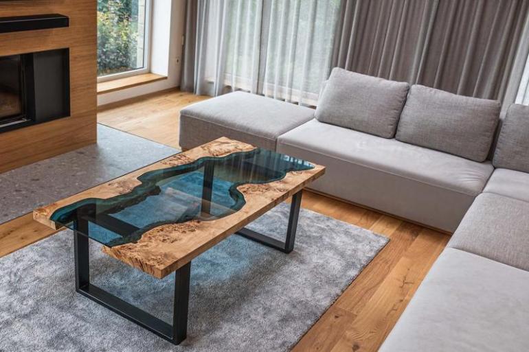 stolek s řekou – river table